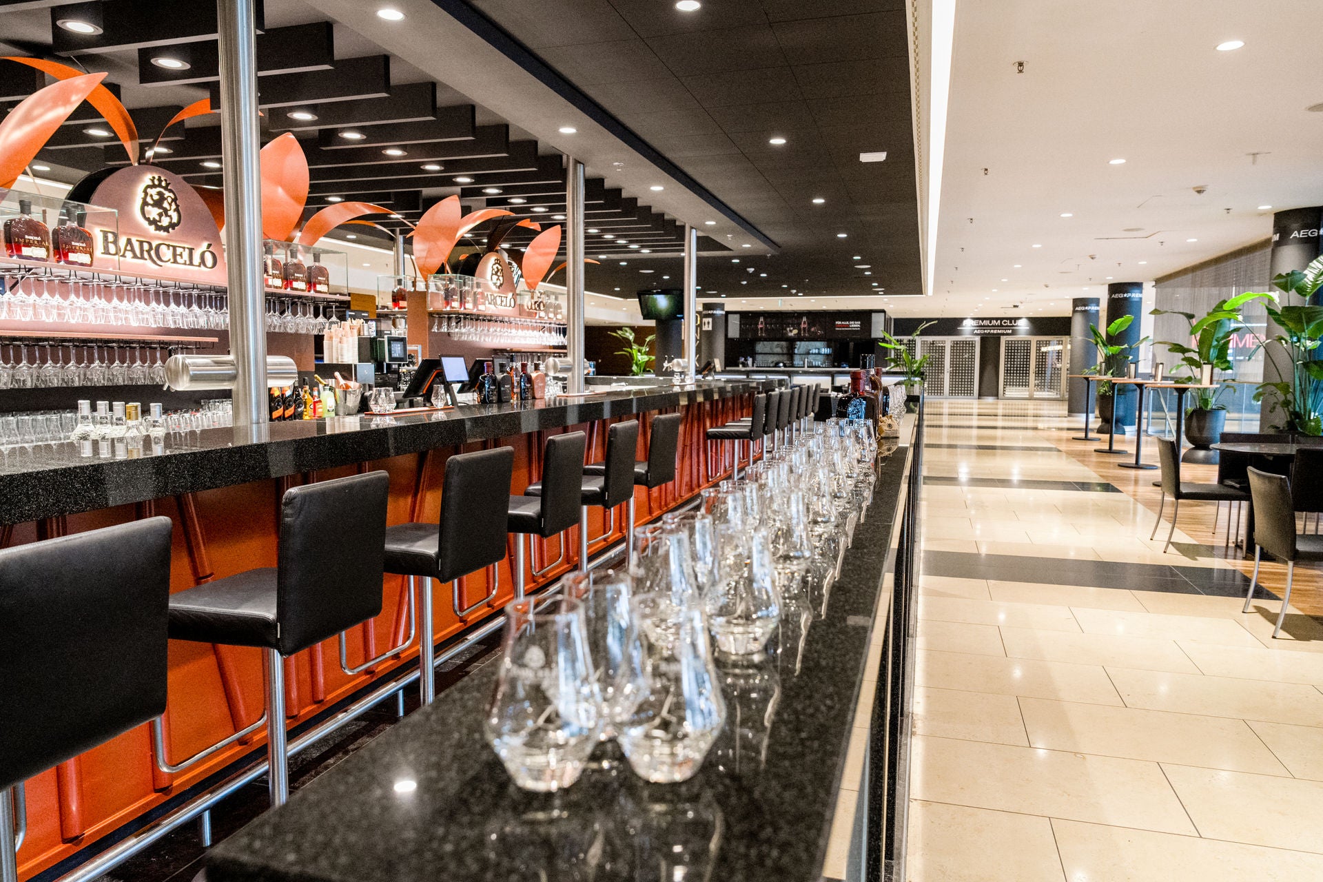Bar in der Premium Lounge