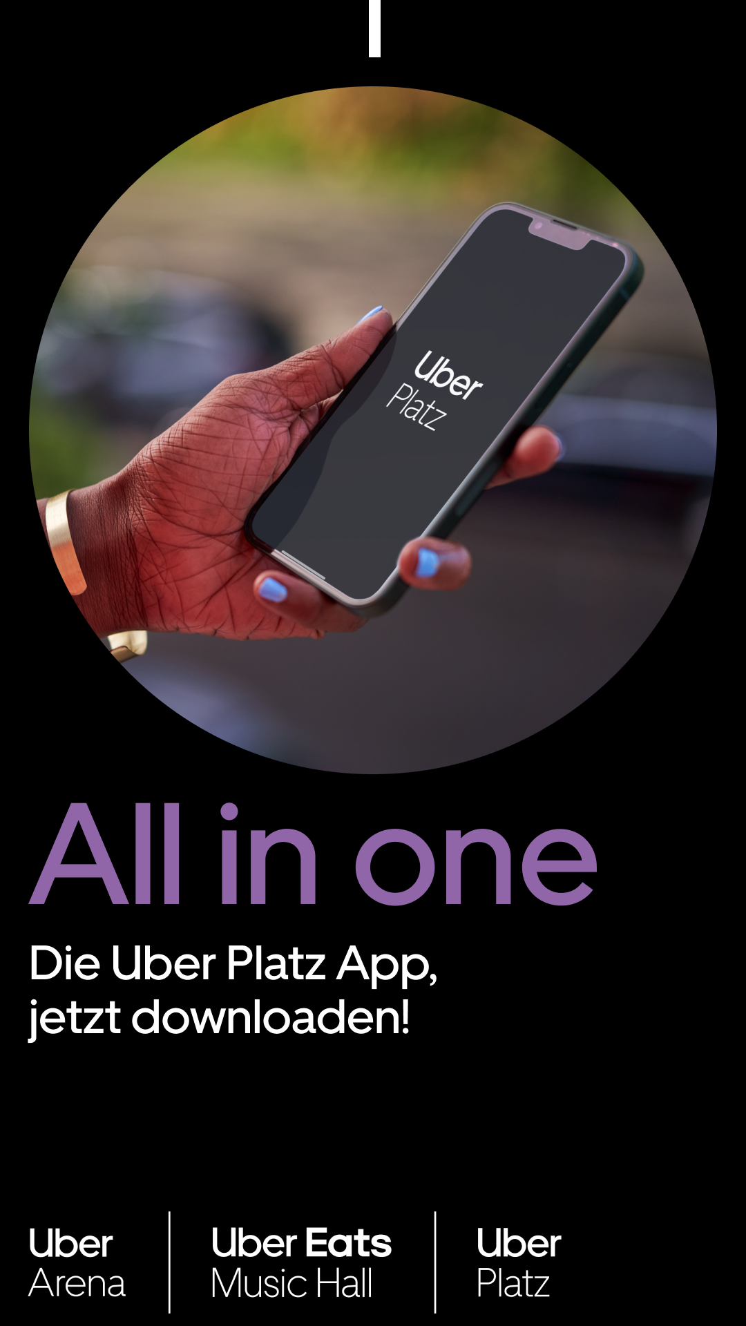 Person is holding a phone using the Uber Platz app